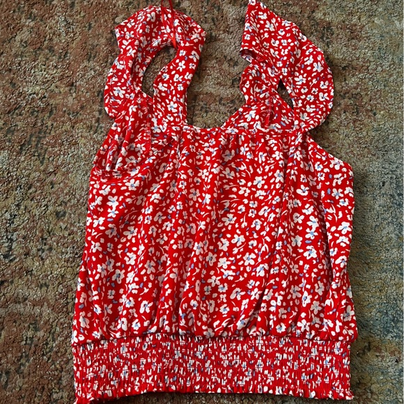 Flutter Sleeve Red Floral Crop Blouse - Picture 3 of 3